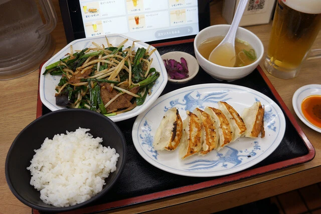 【餃子&レバニラ&生ビール】1,000円ぽっきりで驚異の満足感! 我らが福しんの夏限定「生ビール3点セット」:パリッコ『今週のハマりめし』第252回